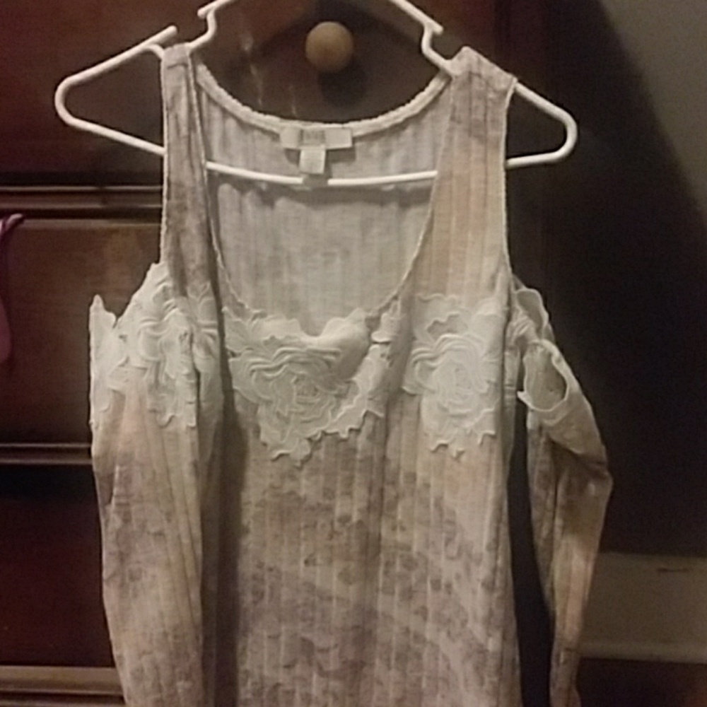 Super cute and soft cold shoulder knit top!